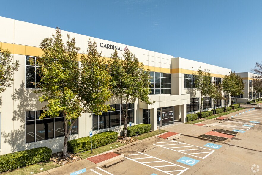 1703 N Plano Rd, Richardson, TX à louer - Photo du bâtiment - Image 2 de 26