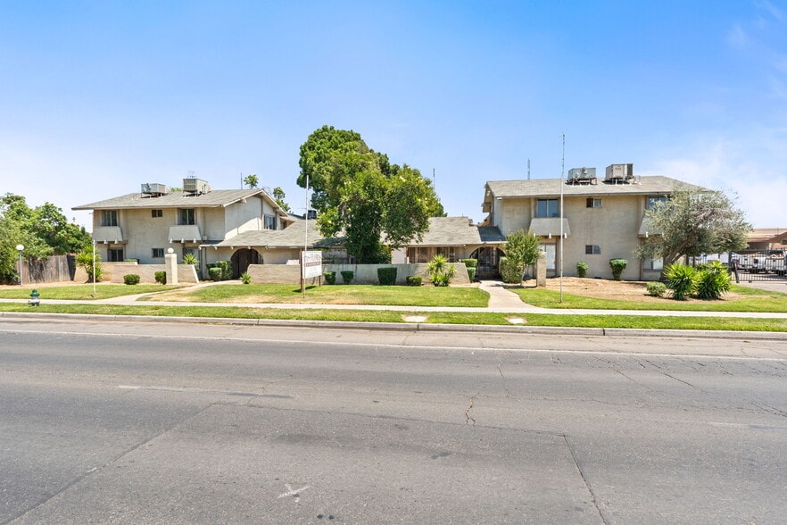 3420 N 1st St, Fresno, CA à vendre - Photo du bâtiment - Image 3 de 15