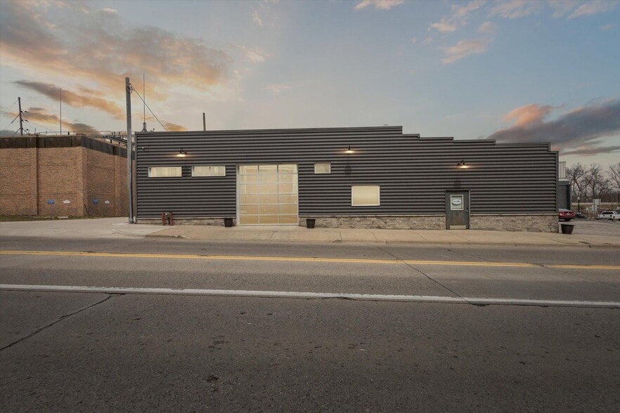 206 W Louis Glick Hwy, Jackson, MI for lease - Primary Photo - Image 1 of 11