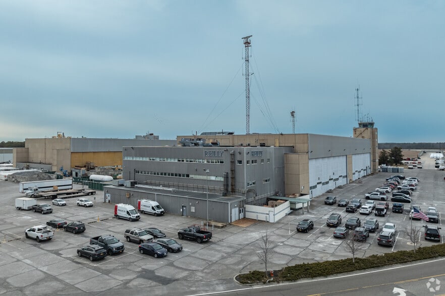 901-931 Burman Blvd, Calverton, NY for lease - Building Photo - Image 3 of 5