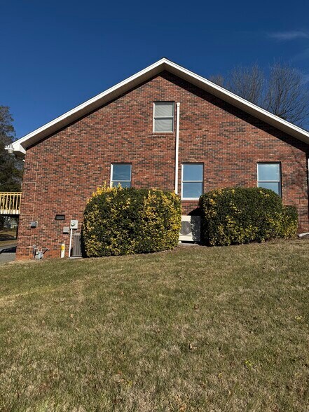 518 4th St SW, Hickory, NC à louer - Photo du bâtiment - Image 2 de 4