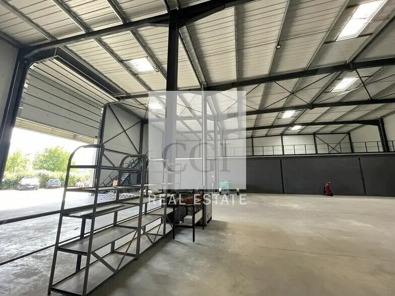 Industrial in Apprieu for lease - Building Photo - Image 2 of 6