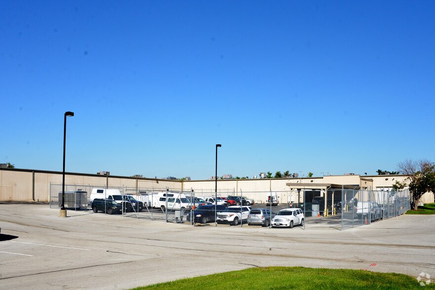 5957-6049 Lakeside Blvd, Indianapolis, IN à vendre - Photo du bâtiment - Image 2 de 5