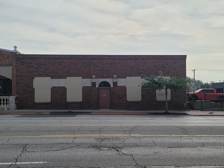 3947 Broadway St, Kansas City, MO for lease - Building Photo - Image 2 of 15