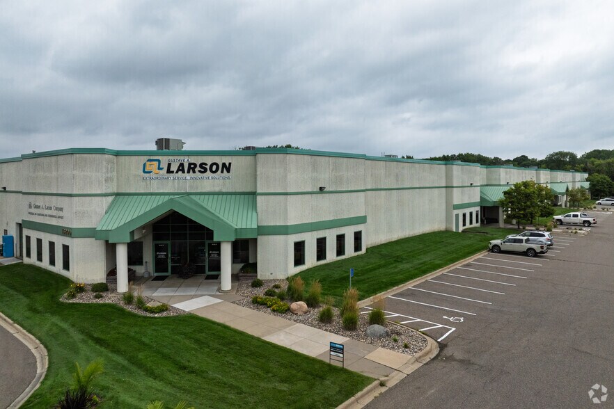 13200 N 10th Ave, Plymouth, MN à louer - Photo principale - Image 1 de 8