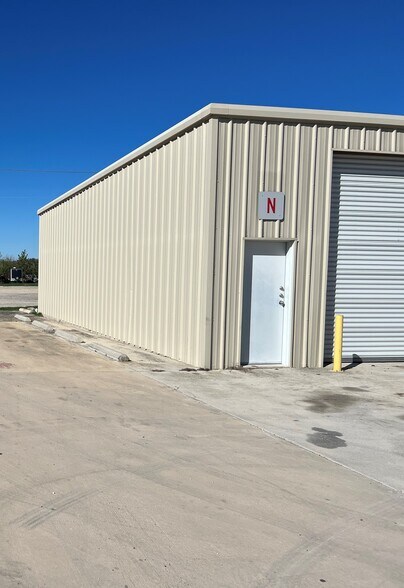 3012 FM 621, San Marcos, TX à louer - Photo du bâtiment - Image 2 de 5
