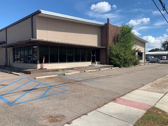 3315 Ridgelake Dr, Metairie, LA for lease - Building Photo - Image 2 of 6