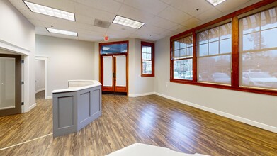 1914 Willamette Falls Dr, West Linn, OR for lease Interior Photo- Image 2 of 14