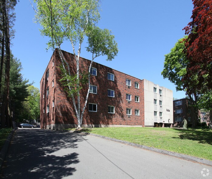 109 S Main St, West Hartford, CT à vendre - Photo du bâtiment - Image 2 de 2