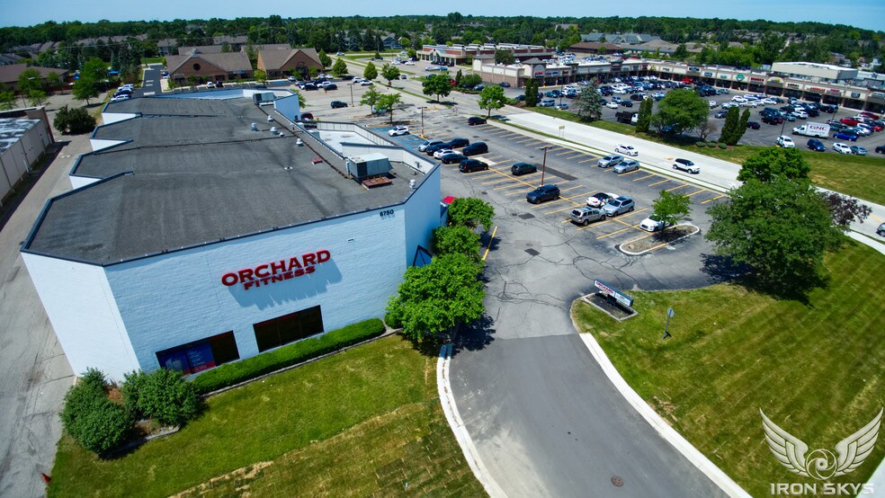 6750 Orchard Lake Rd, West Bloomfield, MI for lease - Building Photo - Image 1 of 5