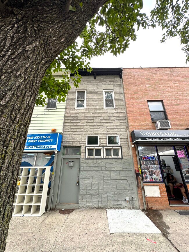 More details for 251 Graham Ave, Brooklyn, NY - Retail for Sale