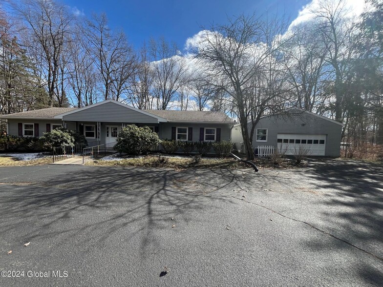 1612 Crescent Rd, Clifton Park, NY for sale - Building Photo - Image 2 of 27