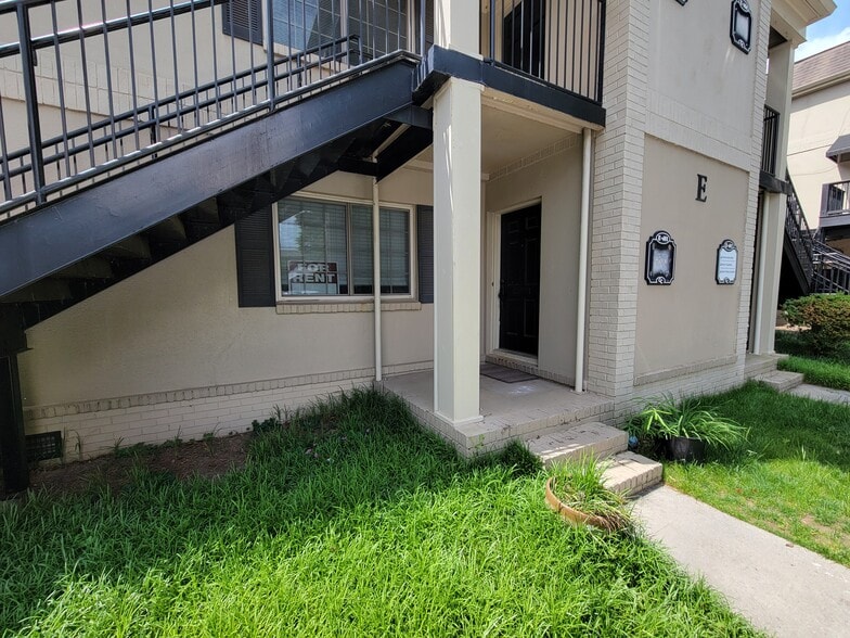 4651 Roswell Rd NE, Atlanta, GA for lease - Building Photo - Image 3 of 12