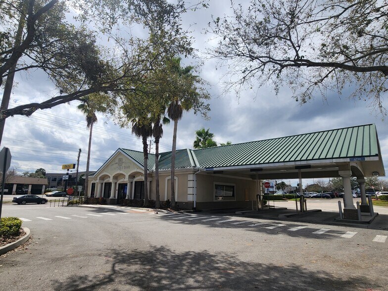 2011 Aloma Ave, Winter Park, FL à louer - Photo du bâtiment - Image 2 de 2