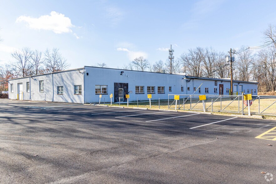 101 Clinton Rd, Fairfield, NJ for lease - Building Photo - Image 1 of 25