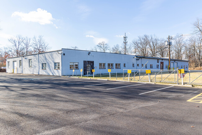 More details for 101 Clinton Rd, Fairfield, NJ - Industrial for Lease