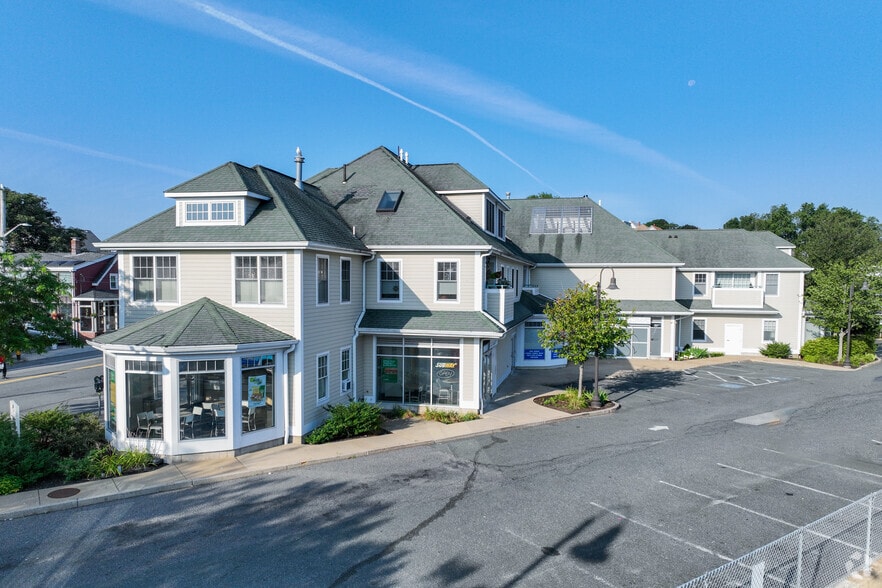 29 Railroad Ave, Gloucester, MA à vendre - Photo du bâtiment - Image 2 de 4