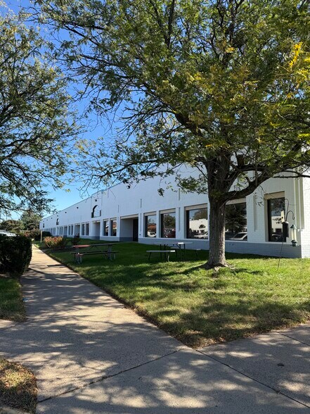 8521-8535 Phoenix Dr, Manassas, VA à louer - Photo du bâtiment - Image 3 de 3