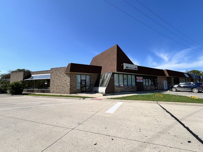 22001-22027 Kelly Rd, Eastpointe, MI for lease - Building Photo - Image 1 of 30