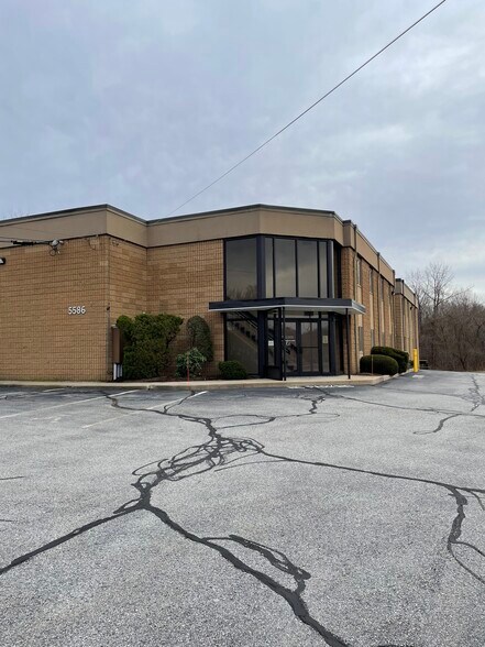 5586 Post Rd, East Greenwich, RI à louer - Photo du bâtiment - Image 1 de 13