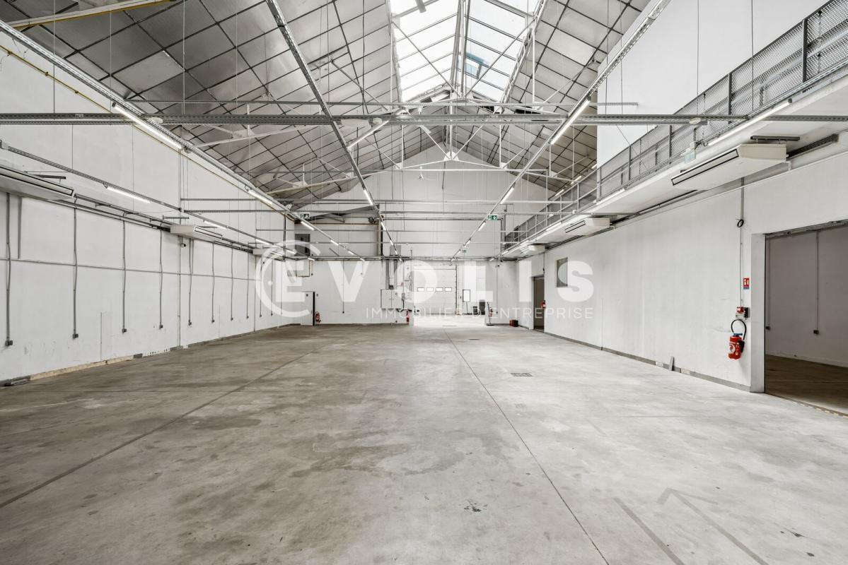 Flex in Ivry-sur-Seine for lease Interior Photo- Image 1 of 17