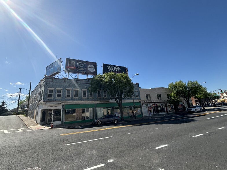 90-110 Speedwell Ave (Redevelopment) portfolio of 7 properties for sale on LoopNet.ca - Building Photo - Image 1 of 20