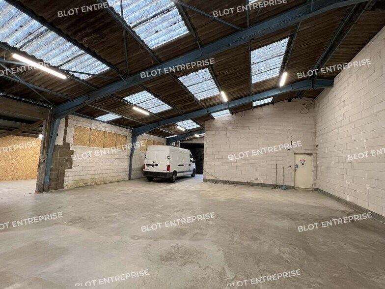 Flex in Rennes for lease - Building Photo - Image 3 of 3