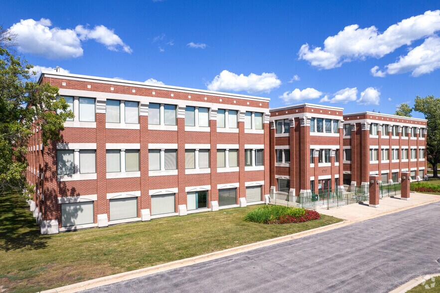 1717 Deerfield Rd, Deerfield, IL à louer - Photo du bâtiment - Image 3 de 10