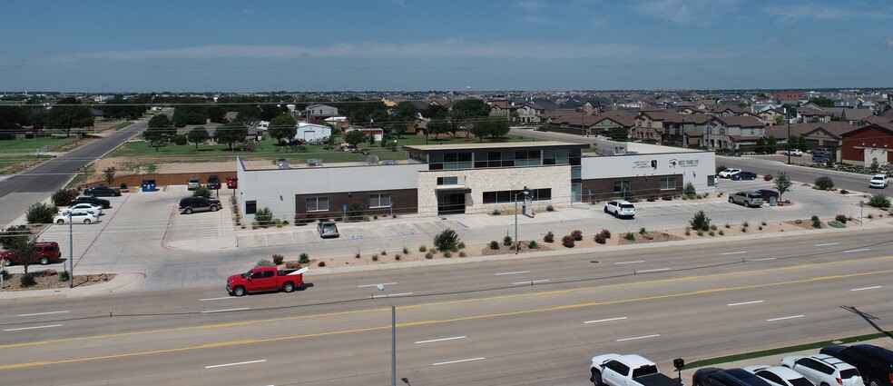 12210 Quaker Ave, Lubbock, TX à vendre - Photo du bâtiment - Image 2 de 5