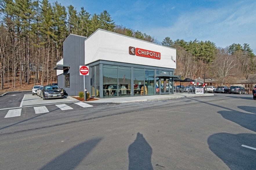 384 Washington St, Claremont, NH for sale - Building Photo - Image 3 of 5