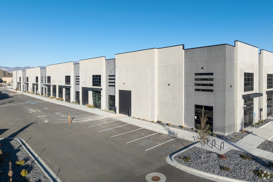 11196 Redwood Rd, South Jordan, UT for lease - Primary Photo - Image 1 of 5