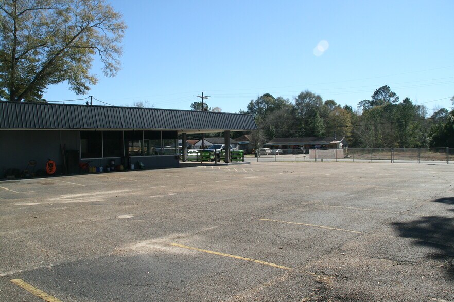 1308 W Bluff St, Woodville, TX for sale - Building Photo - Image 3 of 29