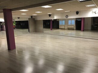 Plus de détails pour Multi-résidentiel à vendre