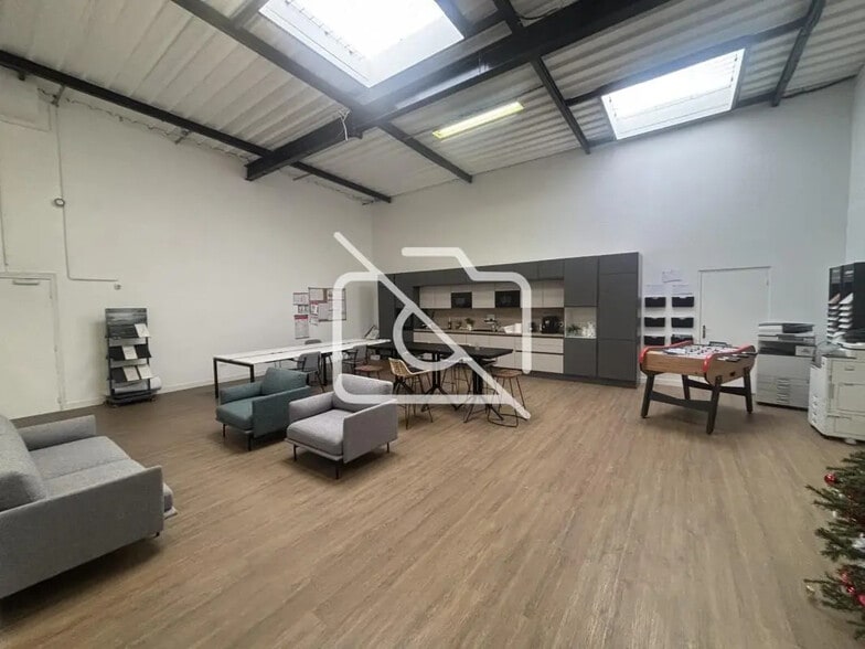 Industriel dans Saint-Thibault-des-Vignes à vendre - Photo intérieure - Image 3 de 4