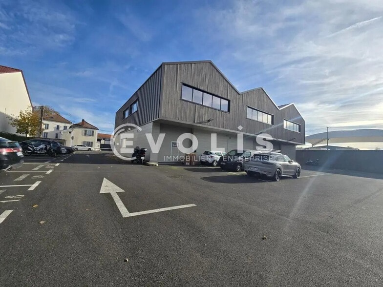 Office in Wissous for lease - Building Photo - Image 2 of 9