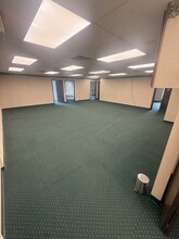 5205 N Ironwood Ln, Milwaukee, WI for lease Interior Photo- Image 2 of 10