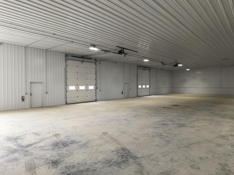 8300 Clay St, Merrillville, IN for lease - Interior Photo - Image 3 of 4