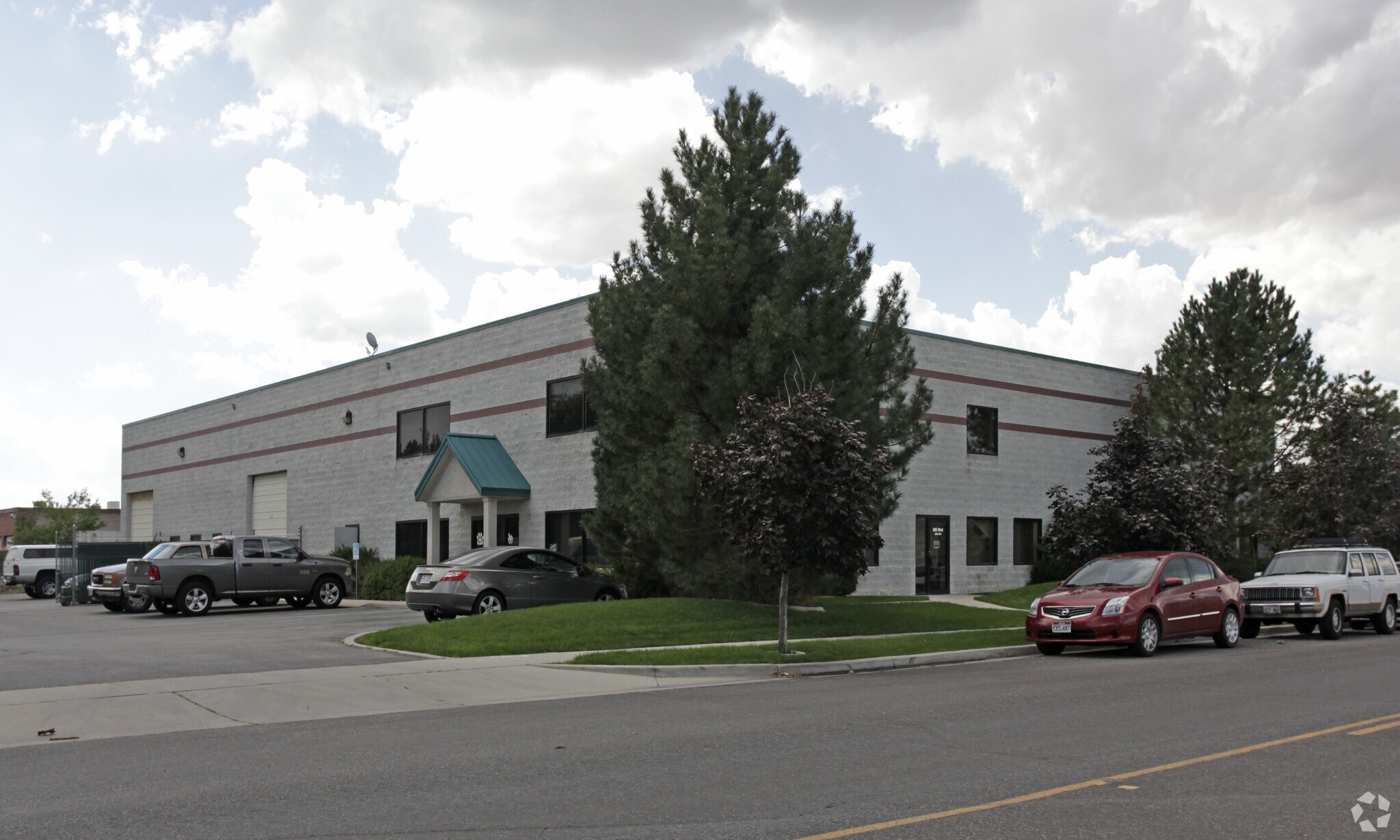 585-597 W 9400 S, Sandy, UT à louer Photo principale- Image 1 de 3