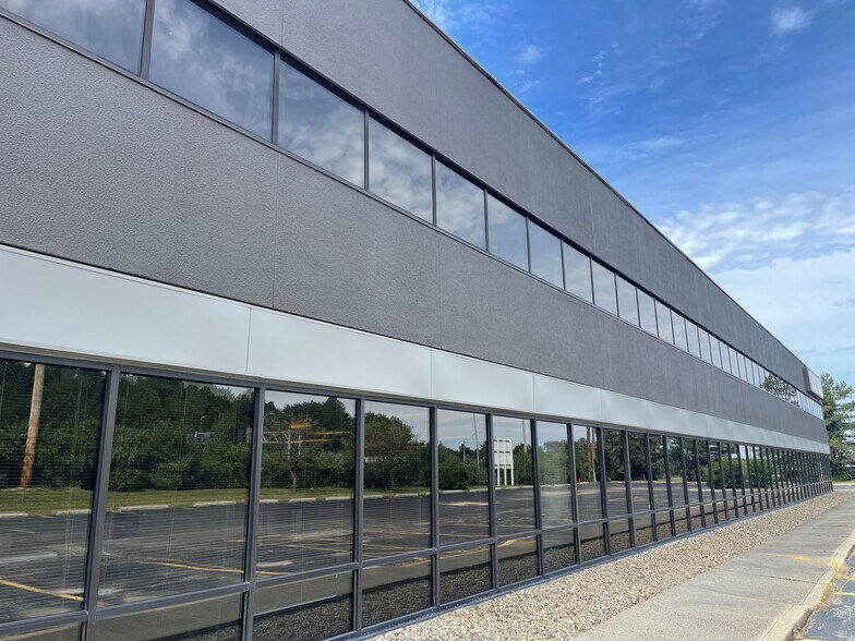 6954-6958 Americana Pky, Columbus, OH à louer - Photo du bâtiment - Image 1 de 3