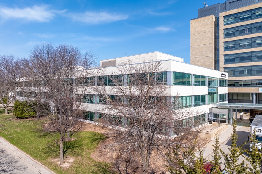 820 E Grant St, Appleton, WI for lease - Primary Photo - Image 1 of 5