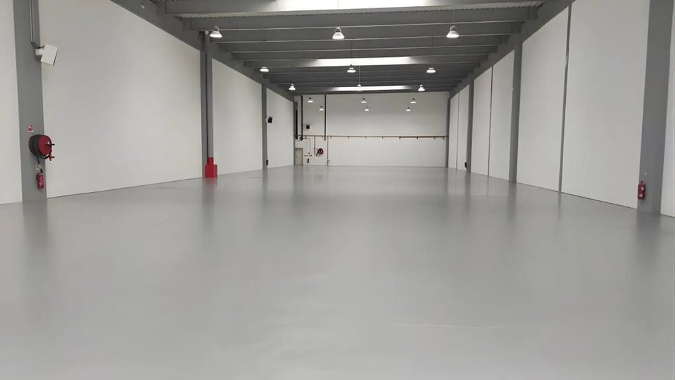 Office in Tremblay-en-France for lease - Interior Photo - Image 3 of 10