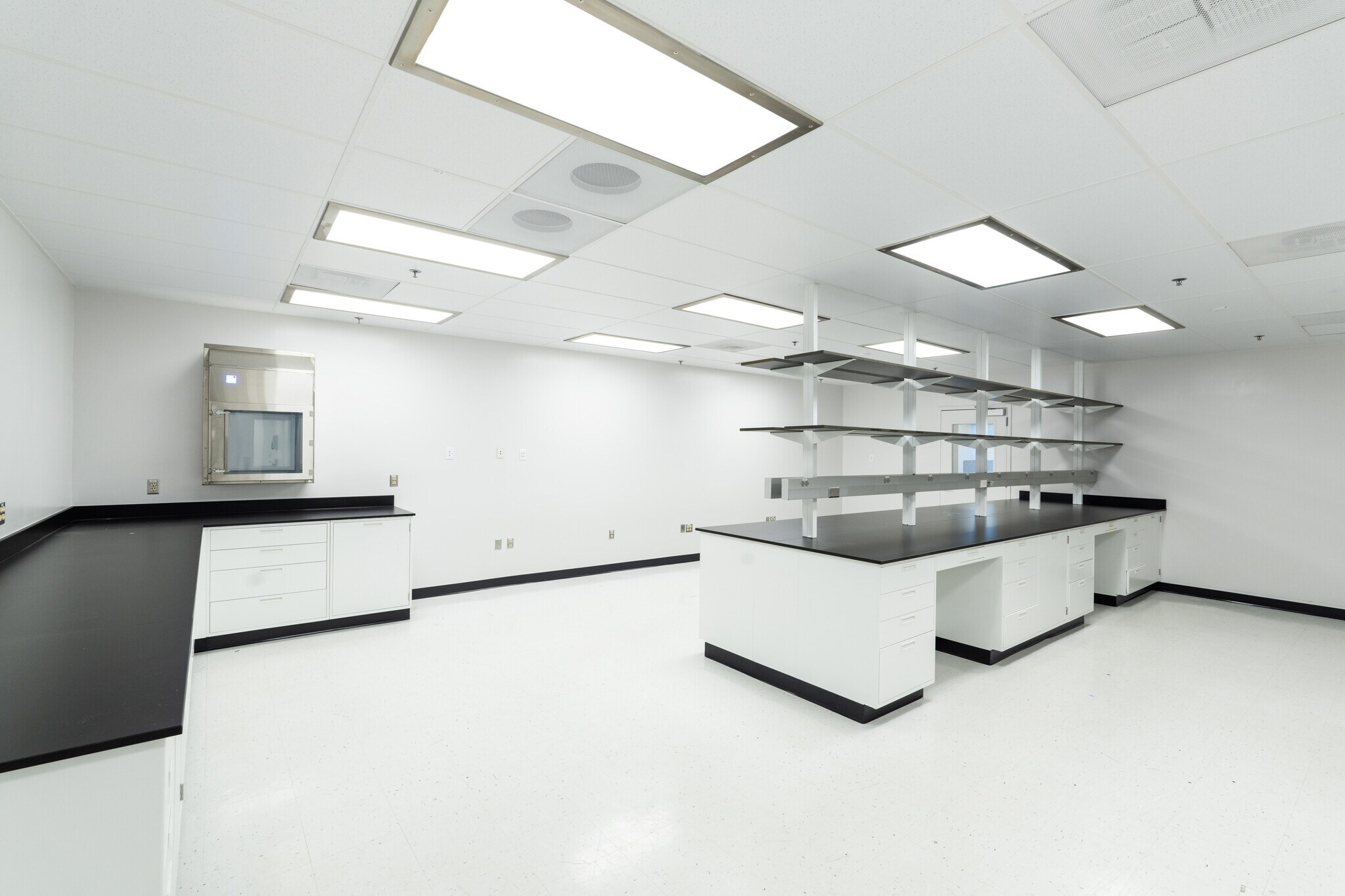 708 Quince Orchard Rd, Gaithersburg, MD for lease Interior Photo- Image 1 of 9