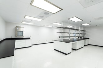 708 Quince Orchard Rd, Gaithersburg, MD for lease Interior Photo- Image 1 of 9