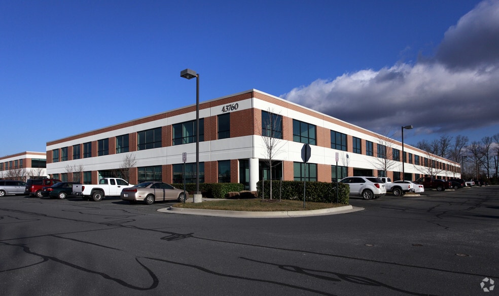43760 Trade Center Pl, Sterling, VA for lease - Building Photo - Image 2 of 12
