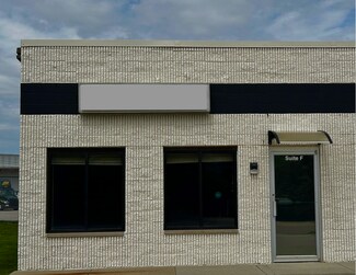Plus de détails pour 1624 Commerce Pky, Bloomington, IL - Industriel à louer