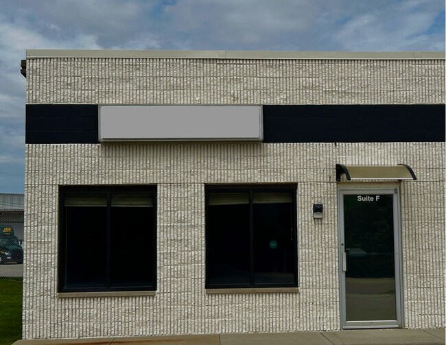 Plus de détails pour 1624 Commerce Pky, Bloomington, IL - Industriel à louer