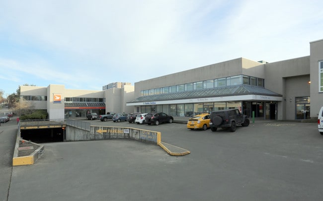 Plus de détails pour 601-621 Discovery St, Victoria, BC - Local d'activités à louer