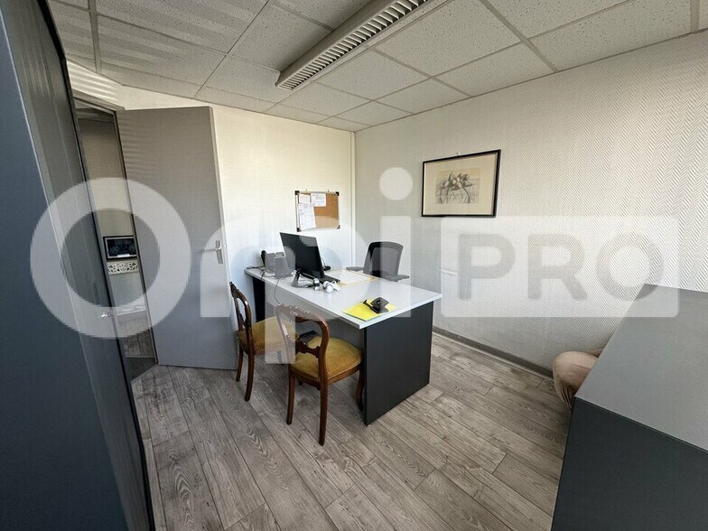 Office in Rillieux La Pape for sale - Interior Photo - Image 3 of 5