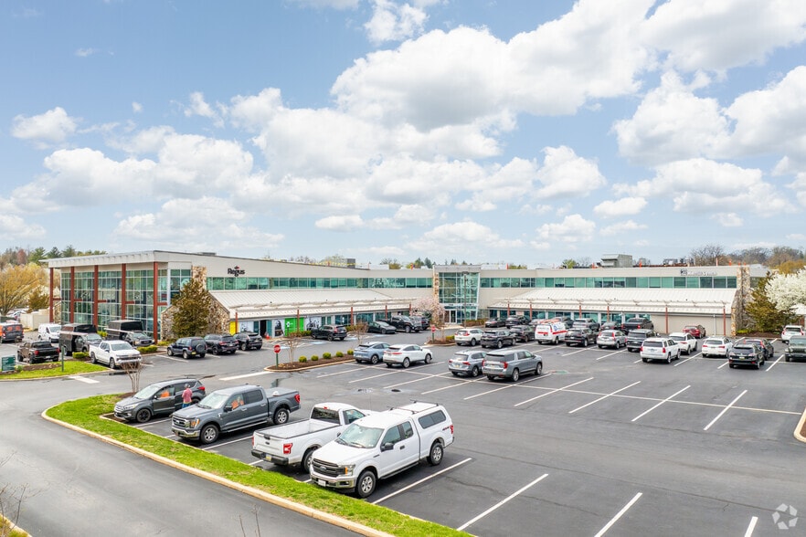 724 W Lancaster Ave, Wayne, PA for lease - Building Photo - Image 2 of 6