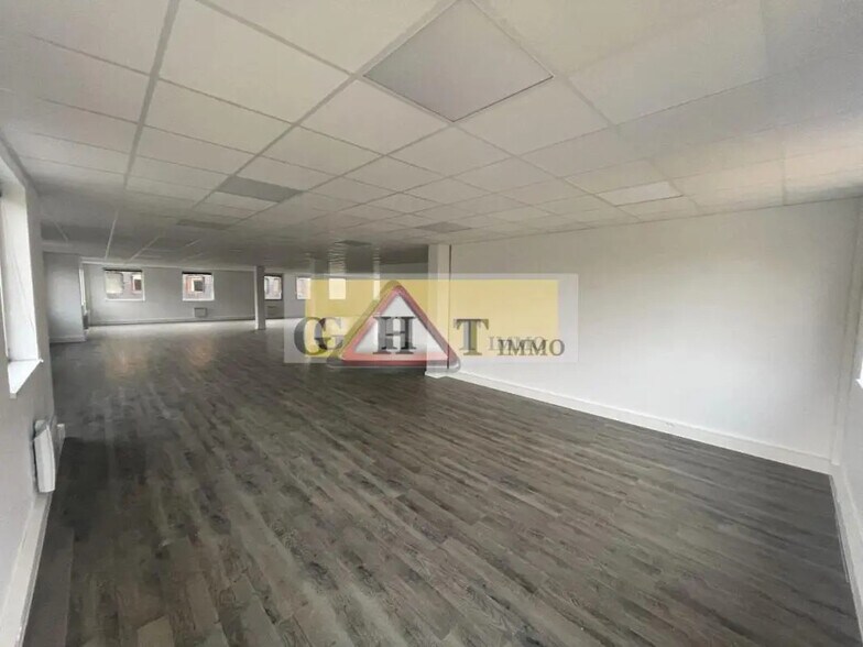 Office in Chevilly-Larue for lease - Interior Photo - Image 2 of 7